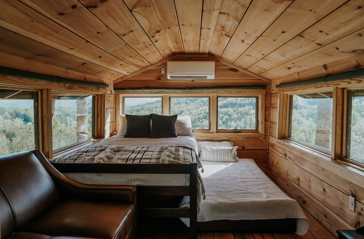 Mountainview Treetop Cabin at Yogi Bears Jellystone Park Golden Valley 