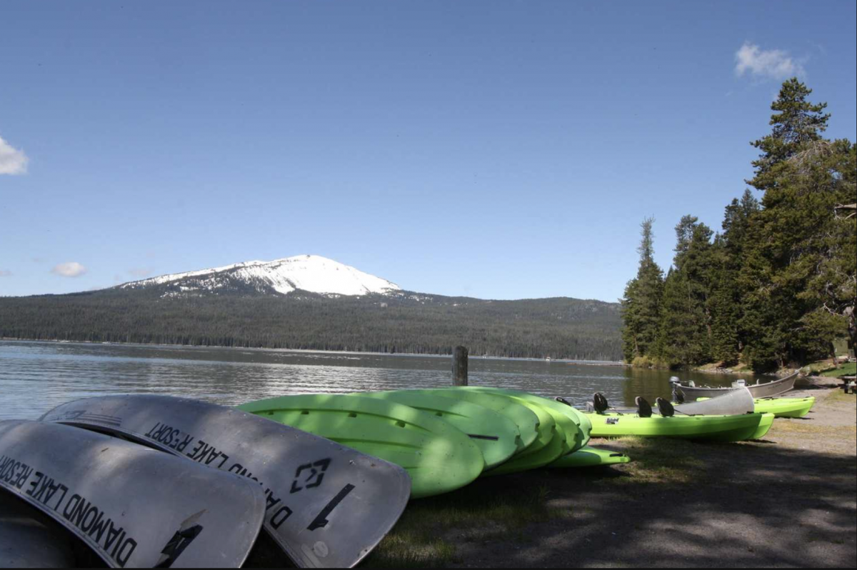 Kayaks next to the lake at Diamond Lake RV park.