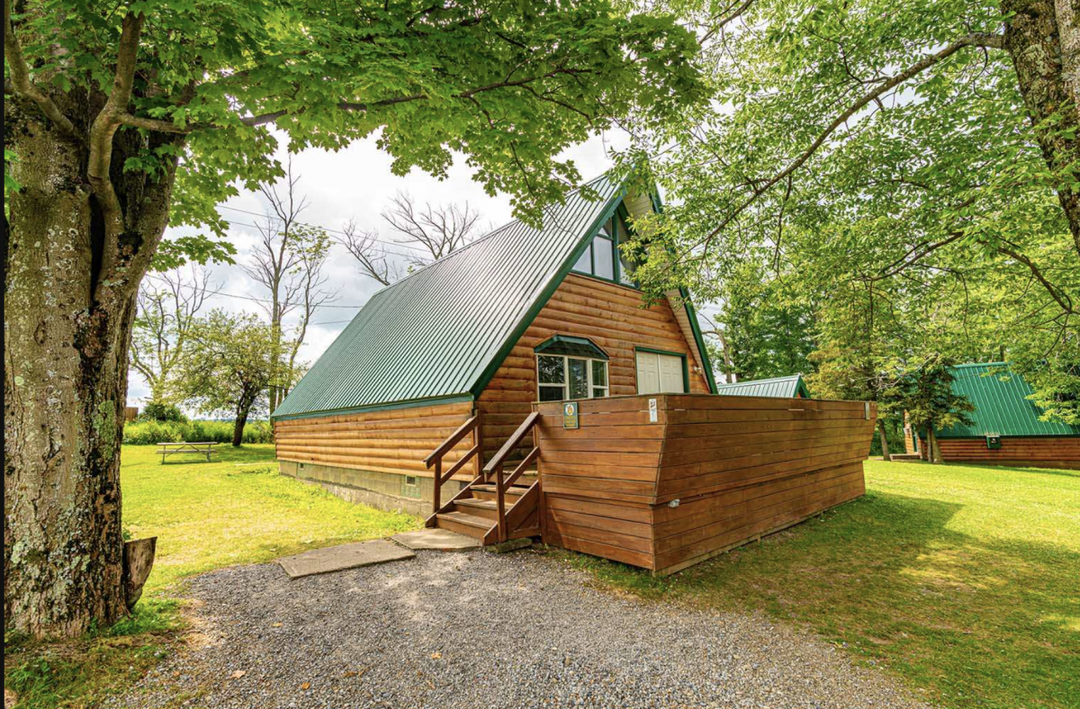 Rentable chalet in the woods at Yogi Bear Jellystone Park in Western New York