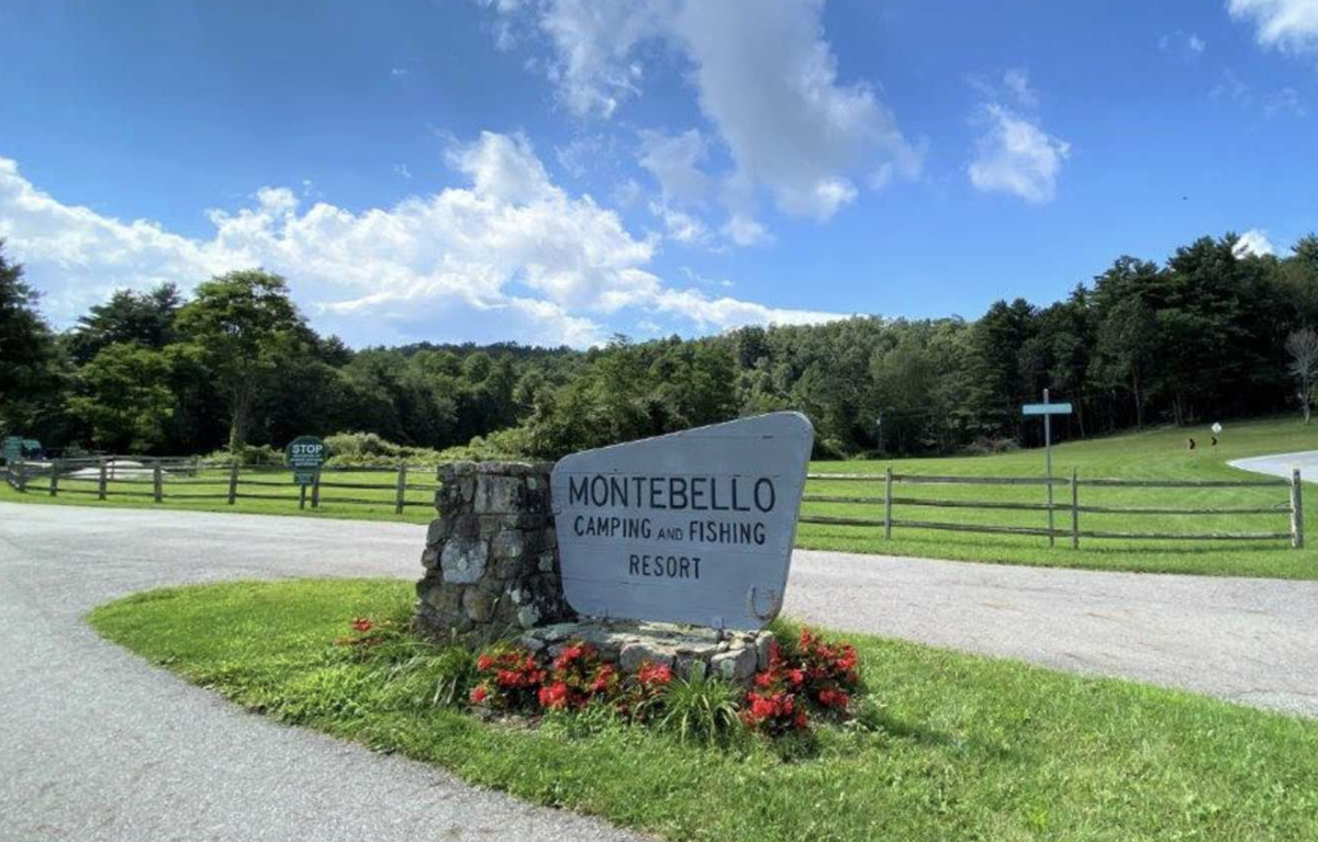 Welcome sign at Montebello Camping & fishing resort.