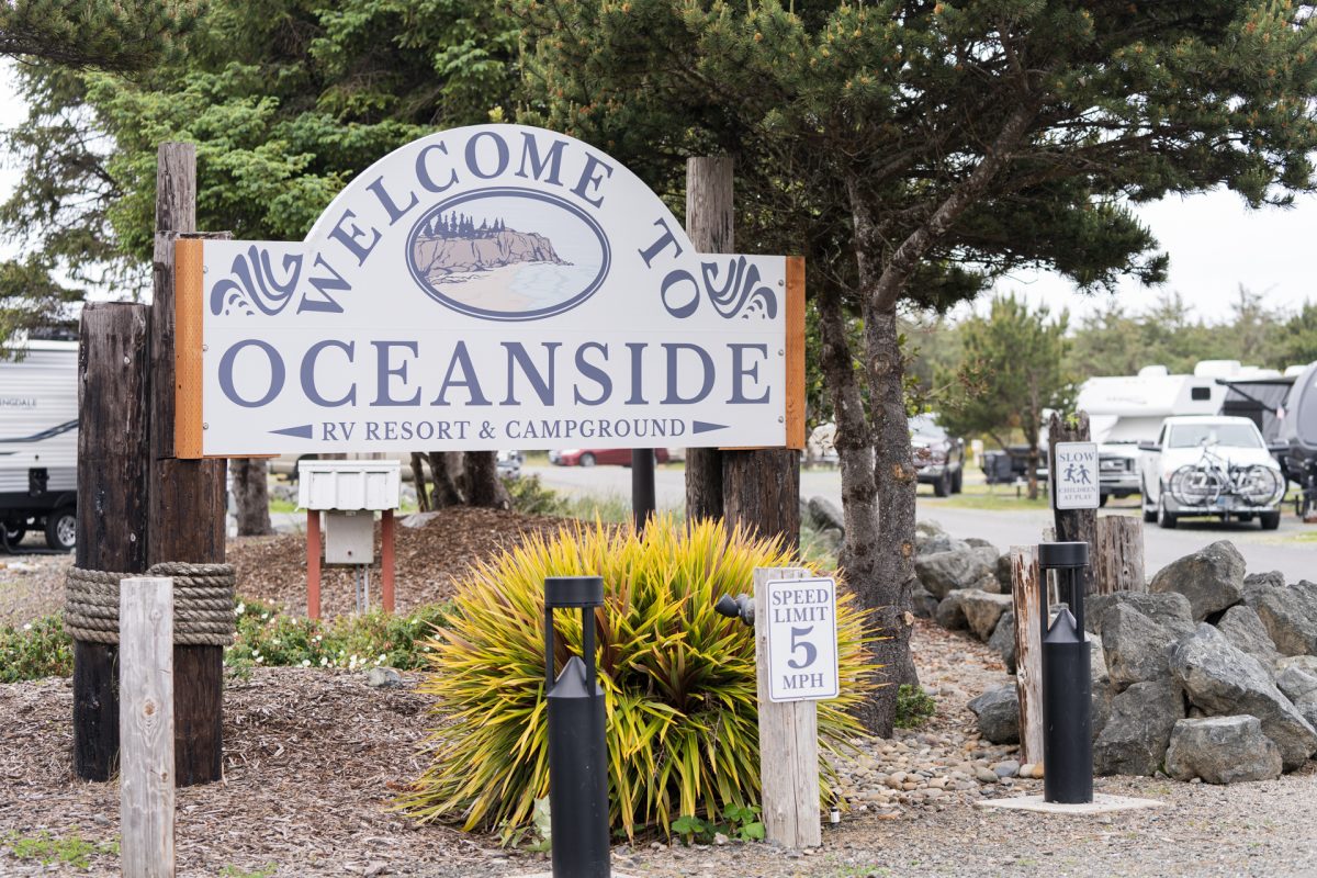 The welcome sign of Oceanside RV Resort and Campground in Coos Bay, Oreogn.