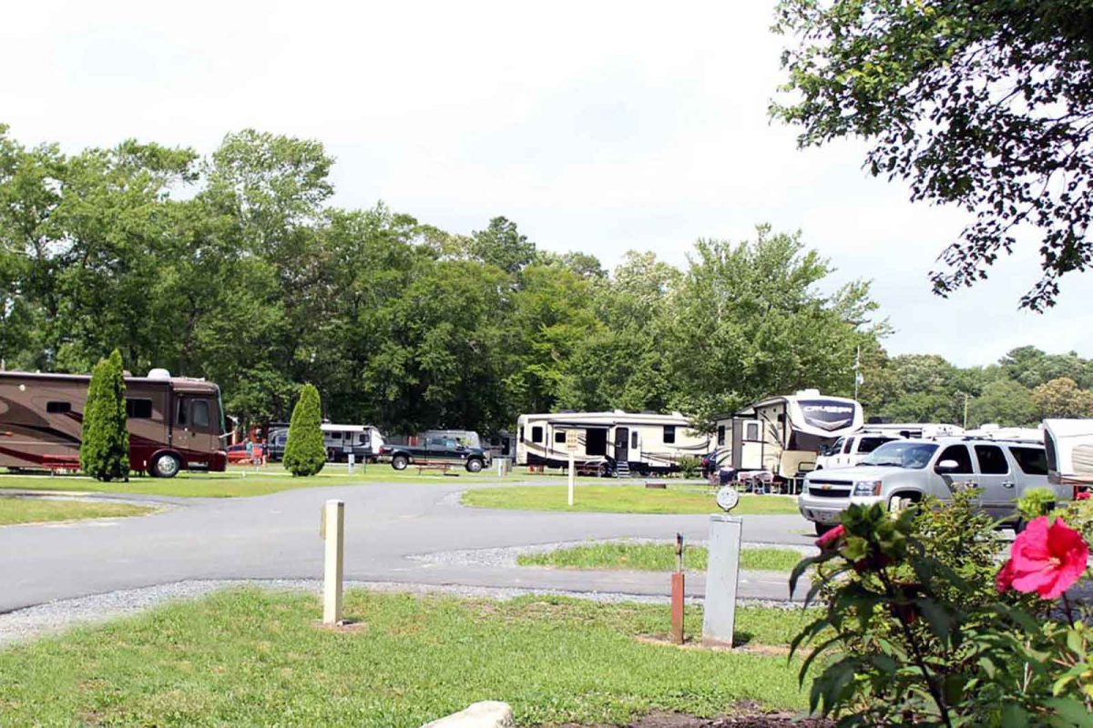 RVs parked in RV sites at Sun Outdoors Ocean City Gateway