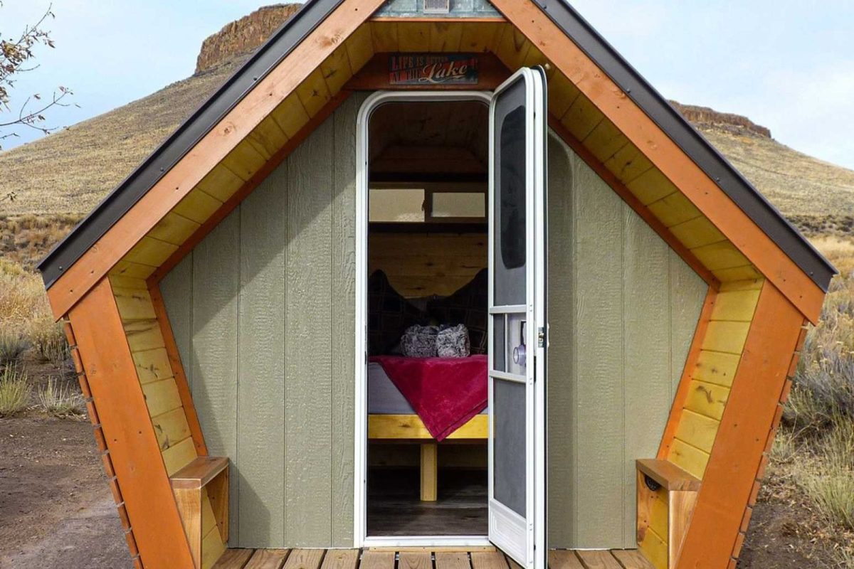 A small cabin at Blue Mesa Adventure Pods at Elk Creek Campground 