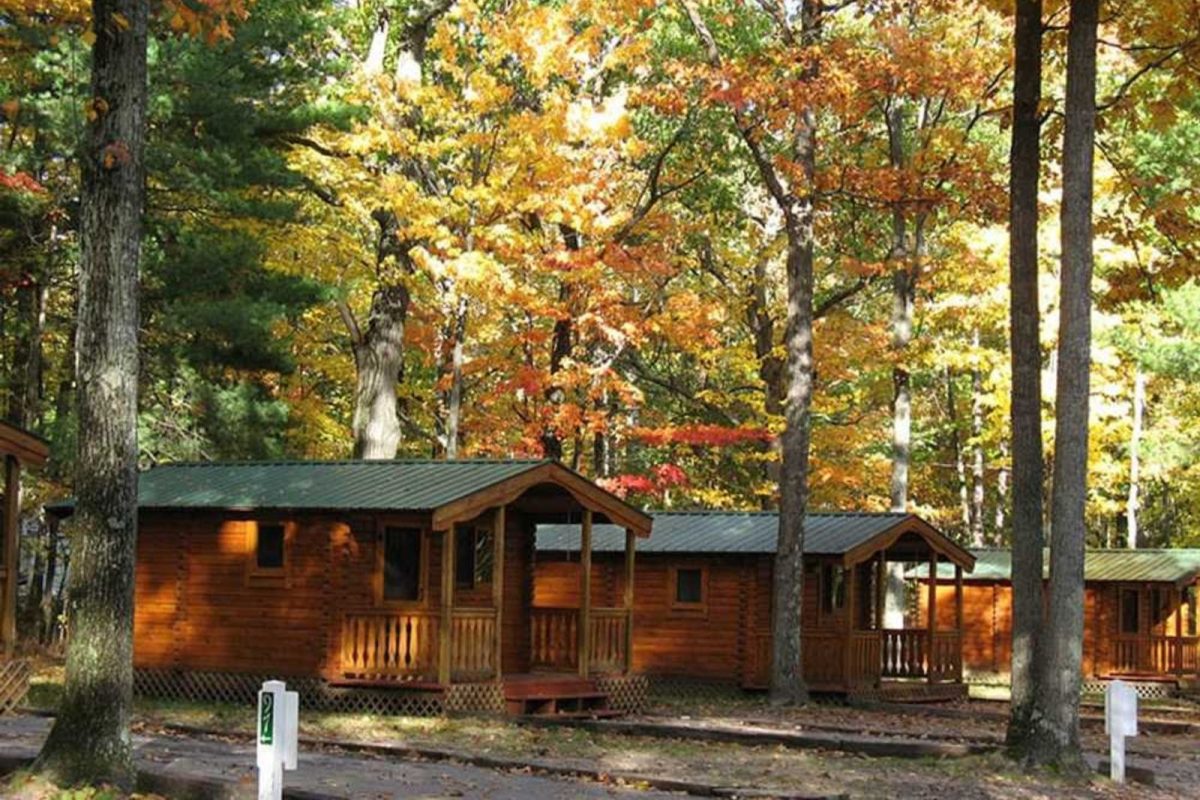 Mackinaw City campground with cabins surrounded by fall trees