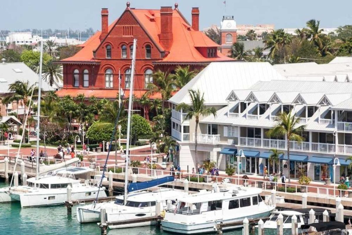 boats and buildings in Florida campground, one of the best places to camp