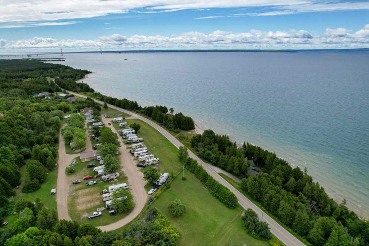 RVs parked by the coast as one of the best places to camp