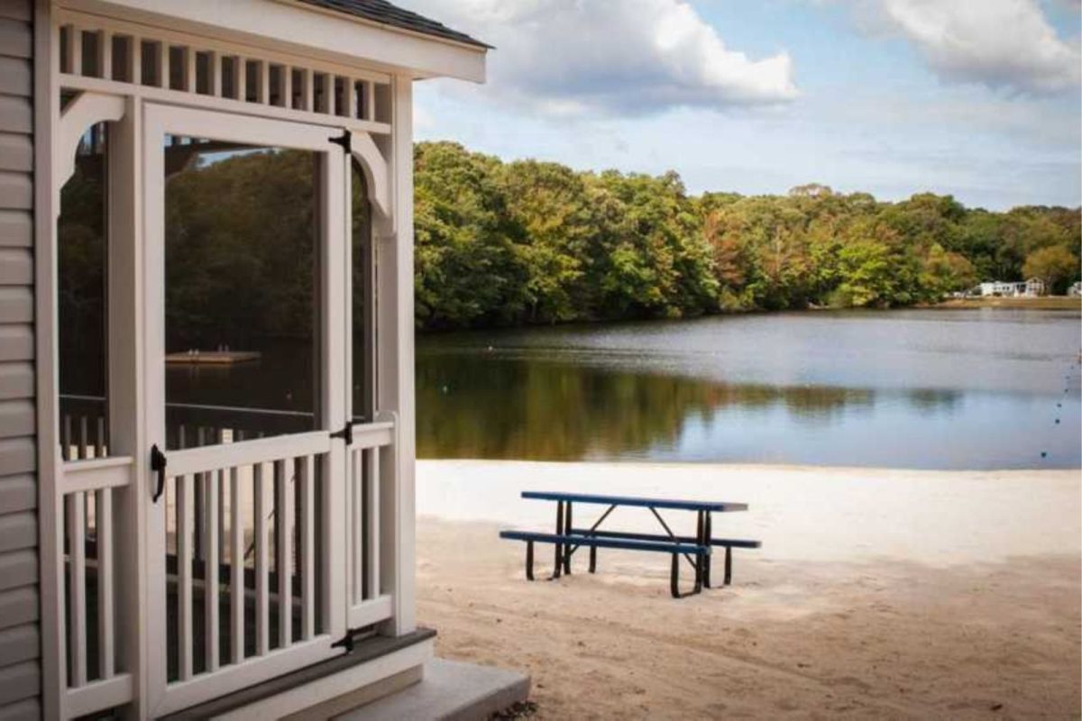 lakeshore cabin by lake at campground near Cape May