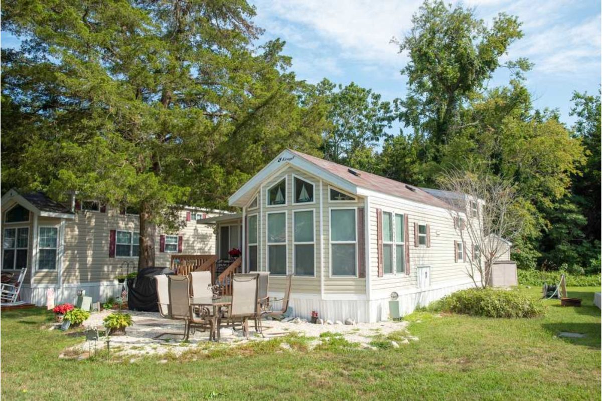 campground near cape may, NJ with sweet white cabin