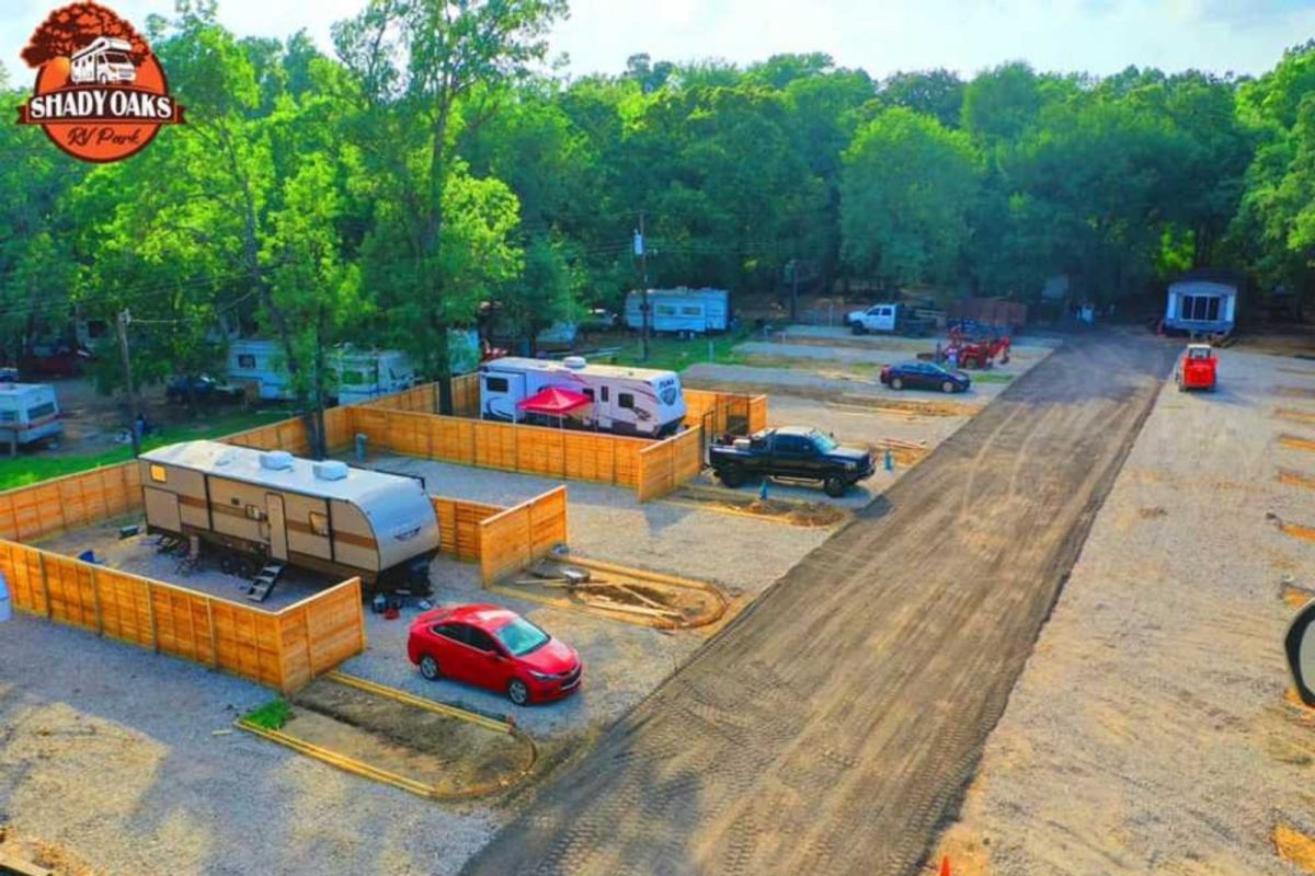 RVs and trucks parked in Shady Oaks RV Park campground