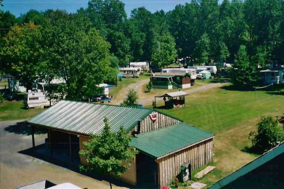 campground near Rochester, NY with lodge and RVs parked among trees