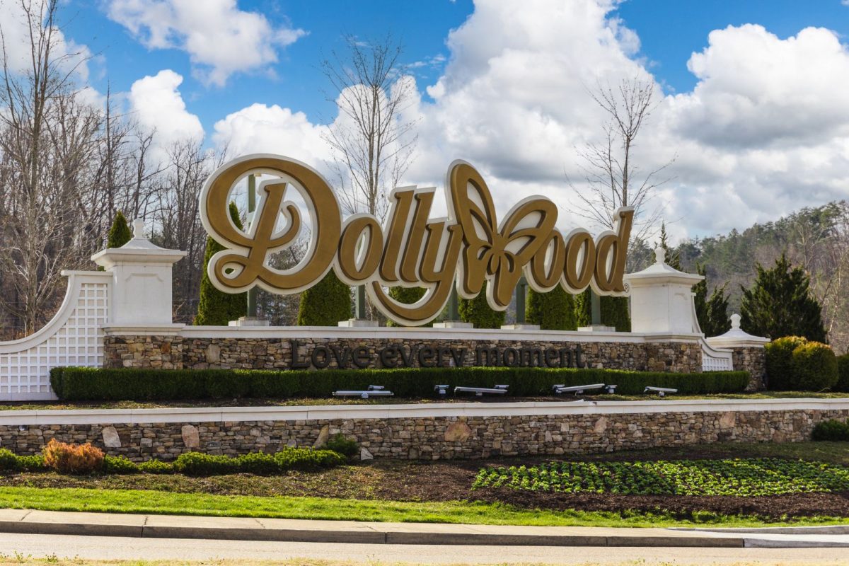 Dollywood sign in Pigeon Forge for family road trip itinerary