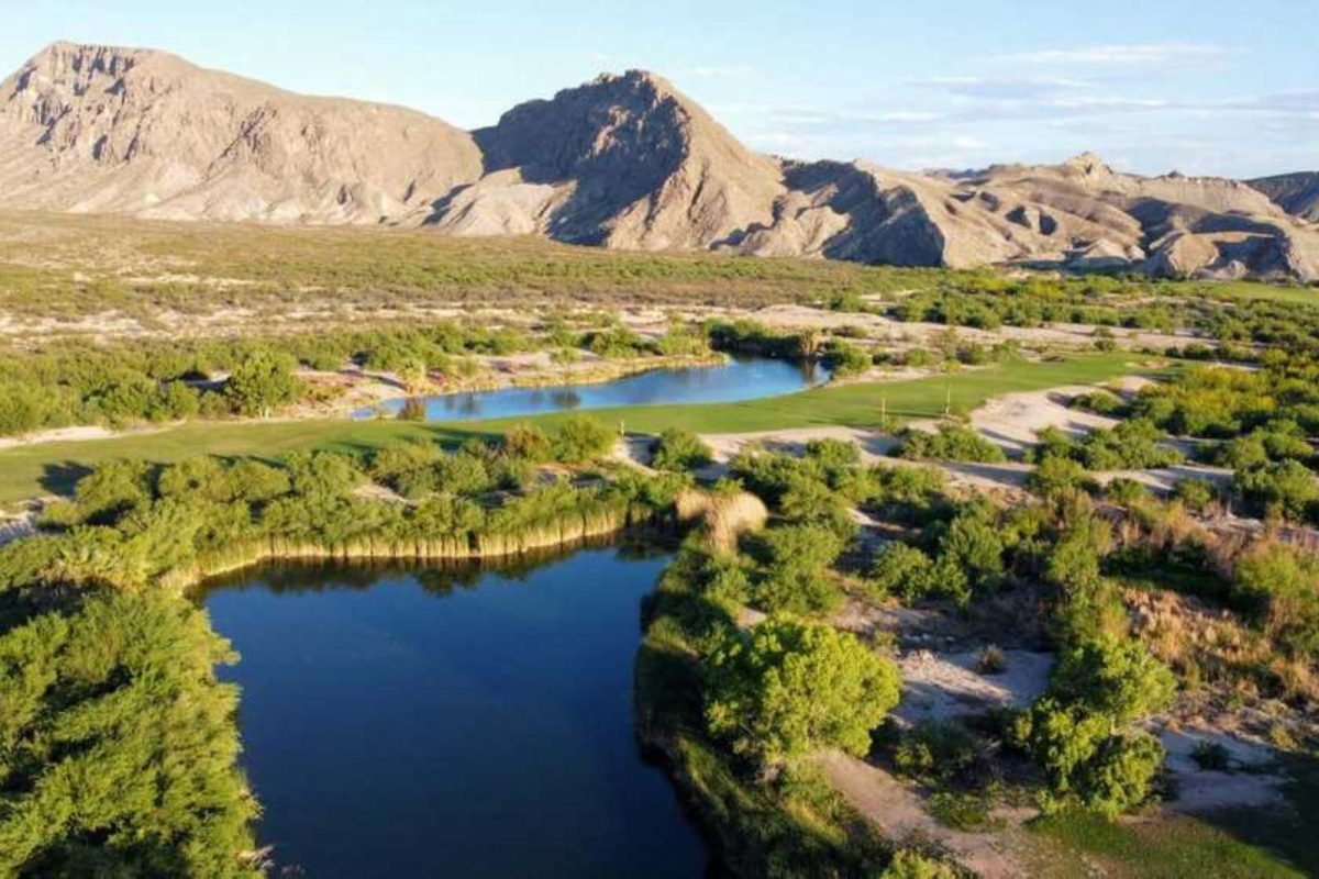 lakes and canyon surround Maverick Ranch RV Park