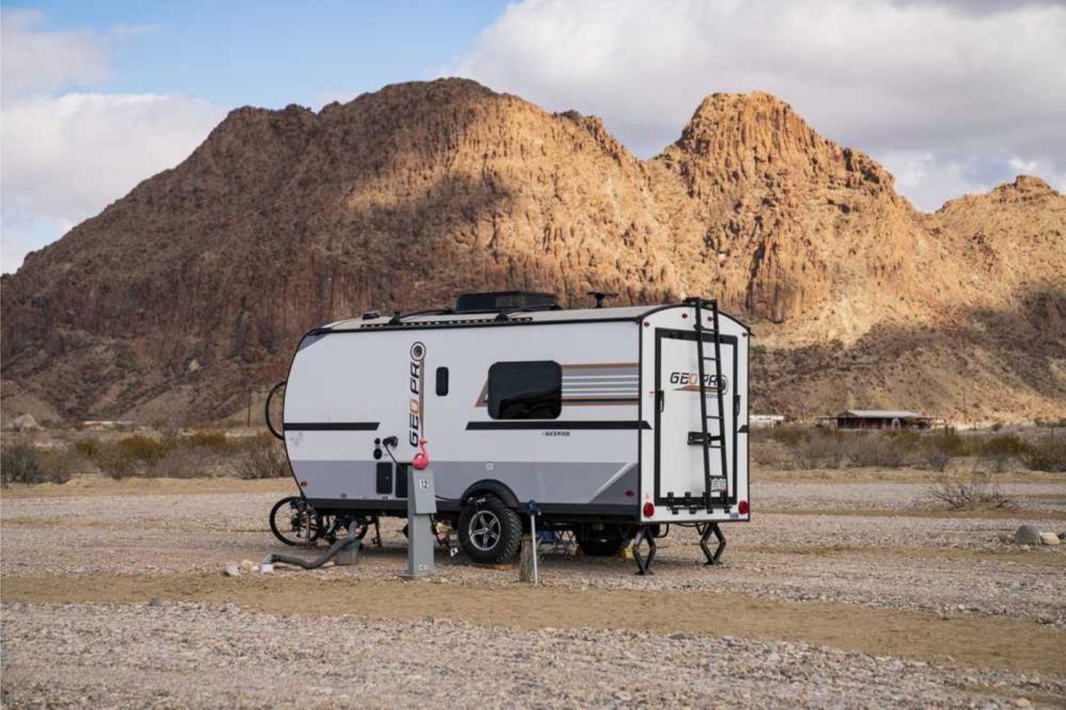 trailer parked with mountain in background at Roadrunner Travelers Campground